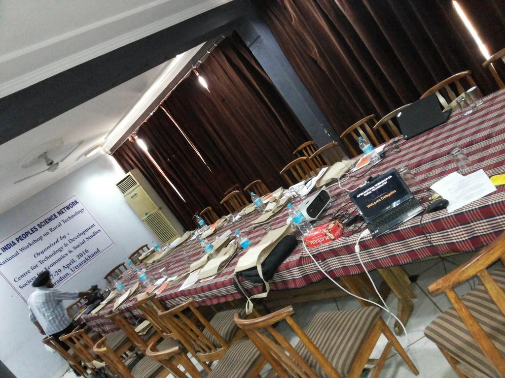 Hotel Saurab เดห์ราดุน ภายนอก รูปภาพ
